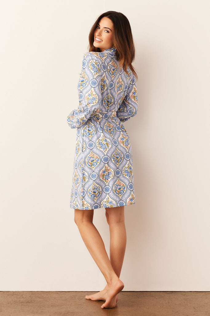 Quinn Cloud Jersey Banded Short Robe in Villeroy